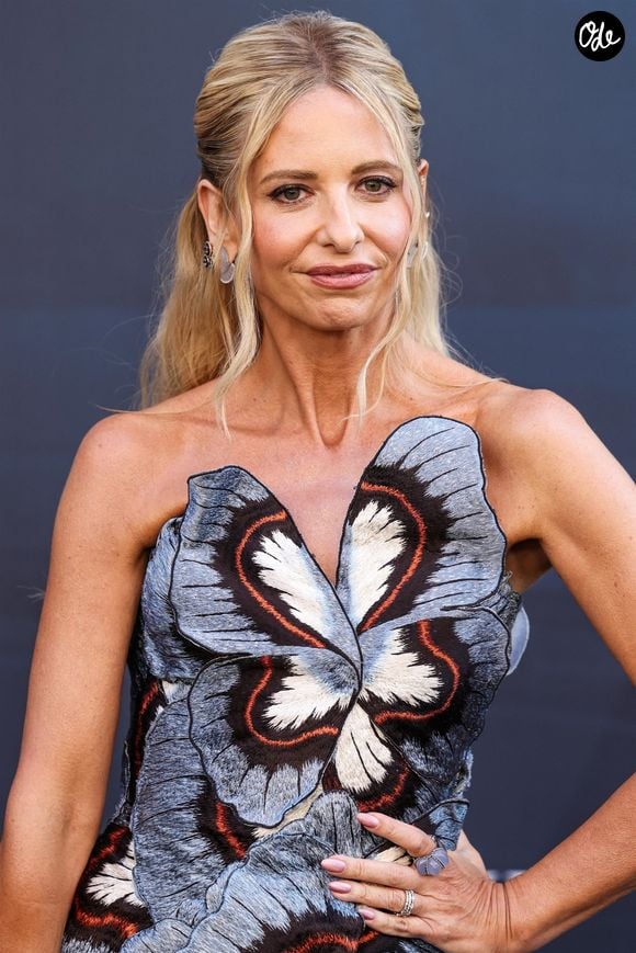 L'actrice américaine de 49 ans, mondialement connue pour avoir incarné Buffy Summers dans la série culte Buffy contre les vampires, a posé ses bagages dans le Var, et plus précisément sur l’île de Bendor.

Sarah Michelle Gellar à la première du film "Souviens-toi… l'été dernier" au United Theatre de Broadway à Los Angeles, Californie, Etats-Unis, le 14 juillet 2025. © Backgrid/Bestimage