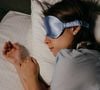 Pour maximiser leurs nuits, les adeptes utilisent des accessoires insolites : scotchs buccaux, lumières rouges, compléments au magnésium et purificateurs d'air dernier cri.