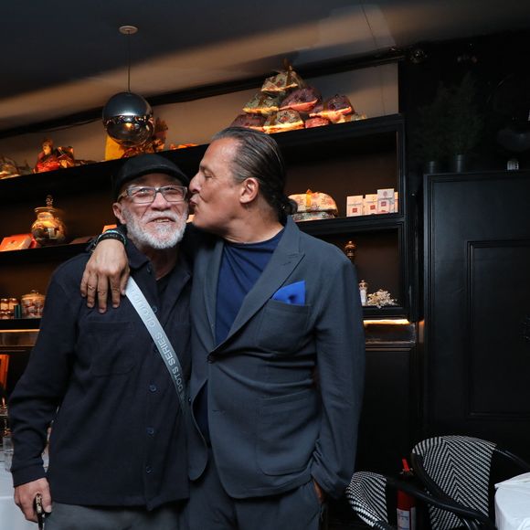 Marc Ruocco et Jean Roch - Jean Roch a reçu ses amis pour fêter la fermeture de son célèbre club privé, "VIP Room" à Saint-Tropez, après 29 ans d'existence, le 5 avril 2026. Après un dernier week-end de fête, du 3 au 5 avril 2026, le célèbre établissement sera remplacé par le "Lilly's Club".
© Franz Chavaroche / Bestimage
