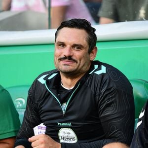 Son appartement, un ancien hôtel particulier, reflète son goût pour une décoration sobre et chaleureuse.

Florent Manaudou - Match des héros au stade Geoffroy-Guichard de Saint-Etienne le 31 mai 2026. Les Légendes des Verts et la Team des Héros ont fait le spectacle ce dimanche soir à Geoffroy-Guichard (3-4). Ovationnés par plus de 17 000 spectateurs, leur participation, et celle du peuple Vert, va permettre de faire avancer la recherche contre la maladie de Charcot.  © Romain Doucelin/Bestimage