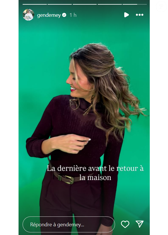 Un pull et un pantalon signés Caroline Biss pour un montant d'environ 335 euros. Gennifer Demey s'affiche en look prune pour présenter la météo de M6.