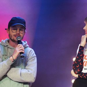 Parmi ses chroniqueurs, GuiHome.
La chanteuse Angèle et l'humoriste GuiHome ont rejoint l'équipe de la fondation "KickCancer" sur la scène - 3ème édition de l'évènement "Run to kick" (dont le but est de collecter des fonds et de financer des projets de recherche innovants contre le cancer pédiatrique) à Louvain-la-Neuve en Belgique, le 27 septembre 2020. Photonews / Bestimage