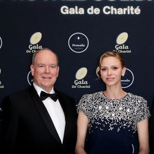 Le prince Albert II de Monaco et La princesse Charlène de Monaco lors de la soirée de gala Provale Solidarité à l'hôtel Four Seasons Hôtel, George V à Paris le 13 mars 2026.

© Dominique Jacovides / Bestimage