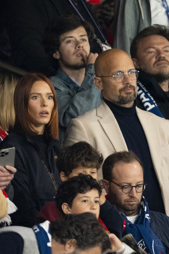 Maëva Coucke (Miss France 2018) et Loic Berardengo - Célébrités dans les tribunes lors du match retour de la Ligue Des Champions 2024-2025 (LDC) "PSG - Arsenal" (2-1) au Parc des Princes à Paris le 7 mai 2025. © Cyril Moreau/Bestimage