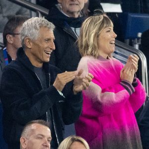 Nagui et Melanie Page dans les tribunes du match de football de qualification pour la coupe du monde 2026 opposant la France à Azerbaïdjan (3-0) au Parc des Princes à Paris, France, le 10 octobre 2025. © Cyril Moreau/Bestimage