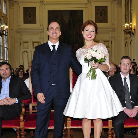 Rétro - Décès de l'actrice Emilie Dequenne à l'âge de 43 ans - Exclusif - Prix Spécial - No web - No blog - Emilie Dequenne, ses témoins Cédric Coquelet et Adeline Quenon, son père Daniel, son époux Michel Ferracci, ses témoins Philippe Terrazzoni et Lionel Moracchini - Mariage de Michel Ferracci et Emilie Dequenne à la mairie du 10ème arrondissement, le samedi 11 octobre 2014 à Paris.
