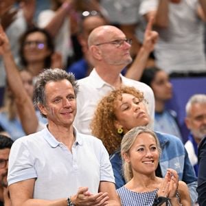 Anne-Sophie Lapix et son mari Arthur Sadoun dans les tribunes de la finale Hommes "France vs Pologne" de volley-ball lors des Jeux Olympiques Paris 2024. Le 10 août 2024
© P.Perusseau-D.Jacovides / Bestimage