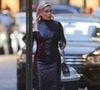 La demeure d'une surface de 642 m2 est composée de trois chambres, (dont une suite), cinq salles de bain, une piscine et une salle de massage. 

New York, NY - Le mannequin vedette Bella Hadid et sa mère Yolanda Hadid ont été aperçues quittant leur appartement à New York. Le duo mère-fille portait des ensembles noirs élégants lors de leur sortie. 23/04/2025

Sur la photo : Yolanda Hadid 

Photo : Backgrid USA / Bestimage