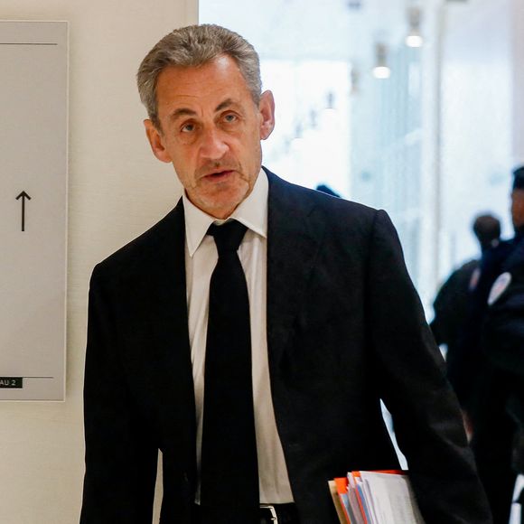 L'ancien président français porte un bracelet électronique depuis vendredi dernier

L'ancien président français Nicolas Sarkozy - N.Sarkozy et 11 autres prévenus arrivent au tribunal de Paris pour leur procès pour des accusations de financement illégal de la campagne présidentielle victorieuse de 2007 par le dictateur M.Kadhafi, le 20 janvier 2025. © Christophe Clovis/Bestimage