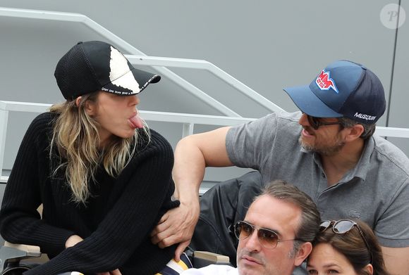 Marion Cotillard et Guillaume Canet - People dans les tribunes lors de la finale messieurs des internationaux de France de tennis de Roland Garros 2019 à Paris le 9 juin 2019. © Jacovides-Moreau/Bestimage