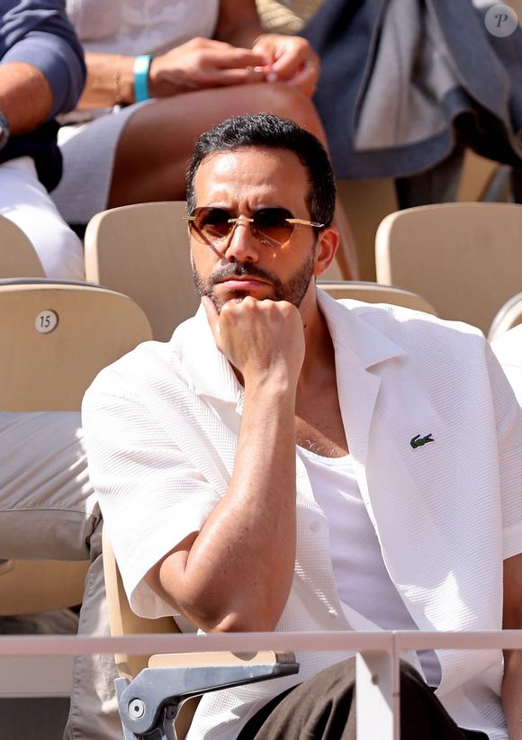 Tarek Boudali dans les tribunes lors des Internationaux de France de Tennis de Roland Garros 2025, le 31 mai 2025 à Paris. Ce jour-là, C.Gauff a battu M.Bouzkova (6-1,7-6).