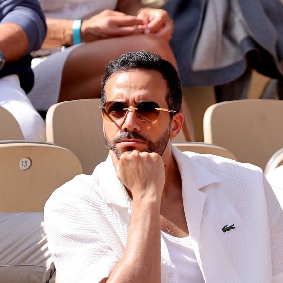 Tarek Boudali dans les tribunes lors des Internationaux de France de Tennis de Roland Garros 2025, le 31 mai 2025 à Paris. Ce jour-là, C.Gauff a battu M.Bouzkova (6-1,7-6).