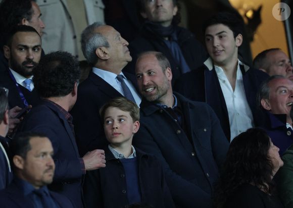 Le prince William, prince de Galles, et son fils, le prince George de Galles, assistent au match aller PSG - Aston Villa de la Ligue des champions au Parc des Princes à Paris, le 9 avril 2025. 
© Cyril Moreau / Bestimage