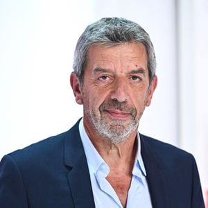il apprécie retrouver le calme du village d’Entrecasteaux, dans le Var, où il possède une résidence secondaire. 

Exclusif - Michel Cymes lors de l'enregistrement de l'émission "Vivement Dimanche" au Studio Gabriel et diffusée le 30 octobre 2022 sur France 3.
Photos du 16 octobre 2022.

© Guillaume Gaffiot / Bestimage
