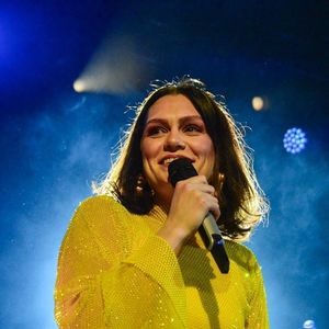 Un mot auquel elle se rattache 
Rio de Janeiro, BRAZIL  - Jessie J stuns in a yellow dress as she performs in Rio de Janeiro.
Jessie J lors d'un concert au Brésil à Rio de Janeiro 

 Backgrid USA / Bestimage
Pictured: Jessie J