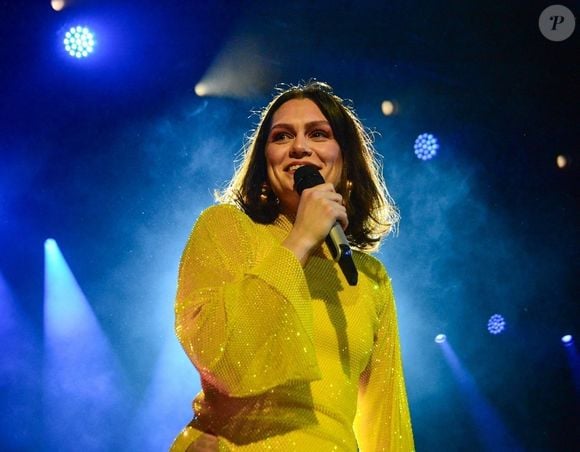 Un mot auquel elle se rattache 
Rio de Janeiro, BRAZIL  - Jessie J stuns in a yellow dress as she performs in Rio de Janeiro.
Jessie J lors d'un concert au Brésil à Rio de Janeiro 

 Backgrid USA / Bestimage
Pictured: Jessie J
