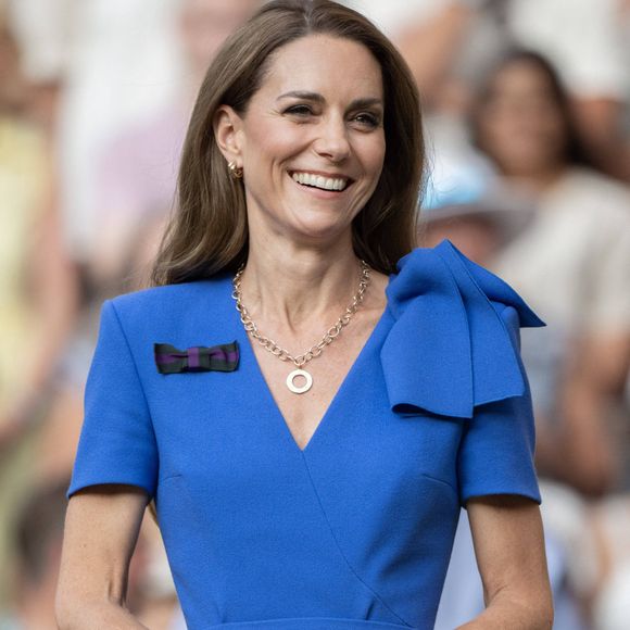 Kate Middleton admire également la manière dont Sophie a élevé ses enfants loin du protocole, un choix qui fait écho à ses propres valeurs de mère.

Catherine (Kate) Middleton, princesse de Galles - Personnalités à la finale homme du tournoi de tennis de Wimbledon, le 13 juillet 2025 @ Dana Press / Bestimage