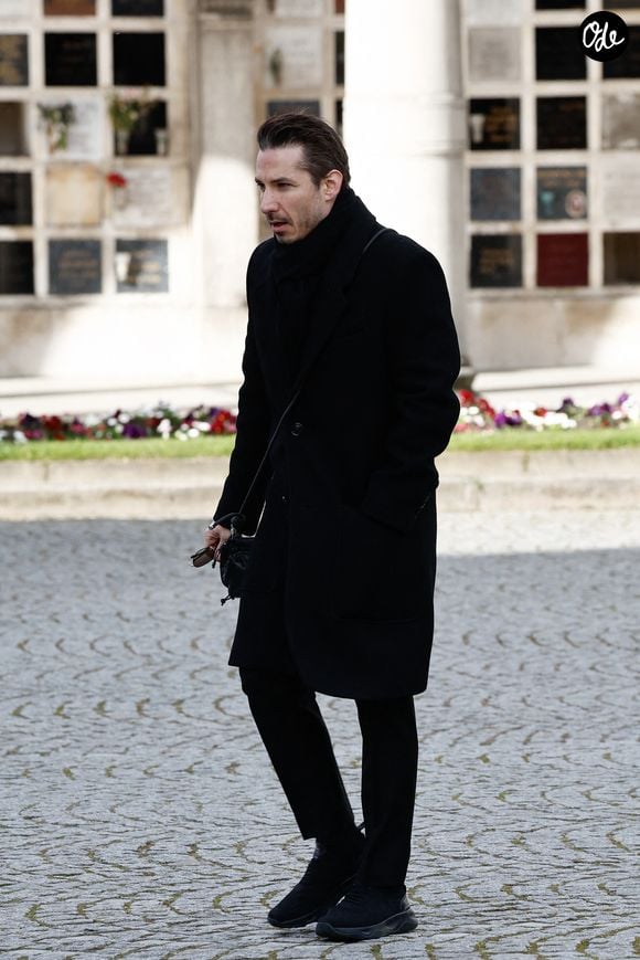 Dans le passé, il avait confié avoir traversé une période de grande souffrance.

Jeremy Ferrari - Obsèques d’Isabelle Mergault à la Coupole du Père-Lachaise à Paris le 30 mars 2026. © Cyril Moreau - Dominique Jacovides / Bestimage