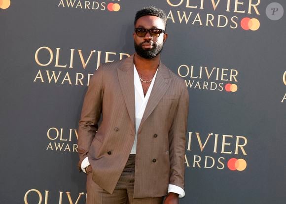 Malgré ces attaques, il reste déterminé à jouer son rôle avec passion.

Des célébrités assistent à la remise des Olivier Awards 2025 au Royal Albert Hall, South Kensington, Londres.
Backgrid UK/ Bestimage
