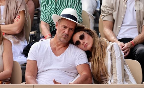 Roger Erhart et sa compagne Delphine Wespiser, Miss France 2012 - Célébrités dans les tribunes des internationaux de France de Roland Garros à Paris le 31 mai 2022. © Cyril Moreau - Dominique Jacovides/Bestimage