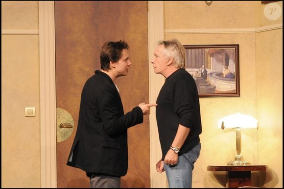MICHEL SARDOU, DAVY SARDOU - PIECE DE THEATRE "SECRET DE FAMILLE" AU THEATRE DES VARIETES A PARIS.