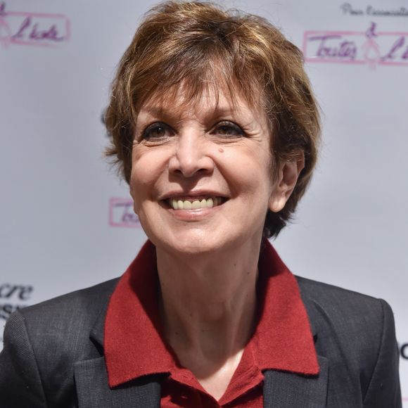 C'est sur conseil des médecins que Catherine Laborde a gardé le secret.

Catherine Laborde - Conférence de presse "Delacre by Bensimon" dans la boutique "Bensimon Home autour du monde" à Paris. Le 23 juin 2016
© Lionel Urman / Bestimage