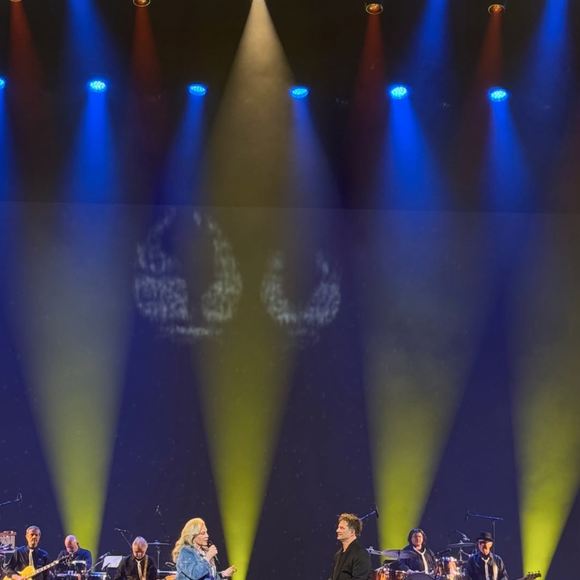 La toute dernière soirée avait d'ailleurs été marquée par la présence émouvante de toute sa famille sous les projecteurs.

David Hallyday rejoint Sylvie Vartan sur scène durant son dernier concert.