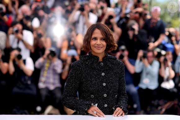 Elle a dû changer sa tenue de ce soir à la dernière minute

Halle Berry - Photocall du jury des longs métrages lors du 78ème Festival International du Film de Cannes, le 13 mai 2025. 
© Jacovides / Moreau / Bestimage