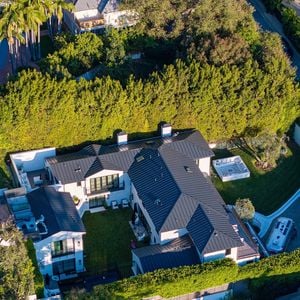 EXCLUSIF Vue générale de la maison de Rihanna après un incident de tir impliquant un AR-15. 

©BestImage