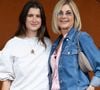 Michèle Laroque est venue assister aux matchs accompagnée de sa fille Oriane, avec qui elle s'était déjà rendue sur place le 30 mai.

Michèle Laroque et sa fille Oriane Deschamps au village lors des Internationaux de France de Tennis de Roland Garros 2026. Paris, le 2 juin 2026.
© Jacovides-Moreau / Bestimage