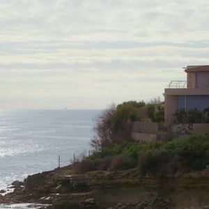 Jean-Pierre Foucault fait visiter sa maison de Carry-le-Rouet dans l'émission Côté Sud, le 3 avril. Capture d'écran France 3
