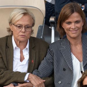 Muriel Robin et son épouse Anne Le Nen assistent au tournoi de Roland Garros 2025 le 8 juin 2025 à Paris, France. Photo de Laurent Zabulon/ABACAPRESS.COM