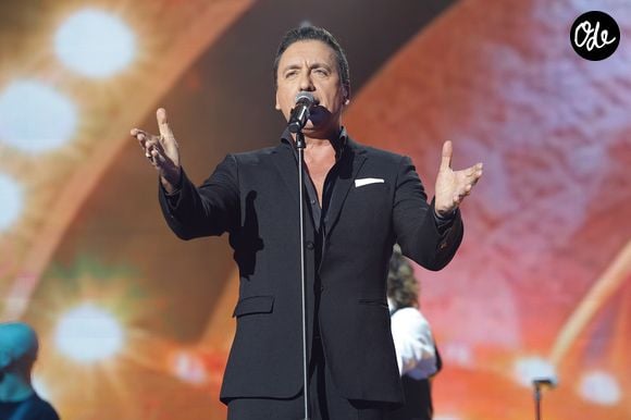 Dany Brillant lors du concert du gala de Noël de l'association Tout le monde contre le cancer fête ses 20 ans diffusé le 24 décembre sur M6 à l'Adidas Aren Porte de la Chapelle à Paris, France, le 4 décembre 2025. © Coadic Guirec/Bestimage