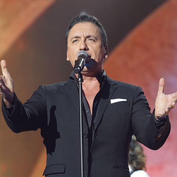 Dany Brillant lors du concert du gala de Noël de l'association Tout le monde contre le cancer fête ses 20 ans diffusé le 24 décembre sur M6 à l'Adidas Aren Porte de la Chapelle à Paris, France, le 4 décembre 2025. © Coadic Guirec/Bestimage