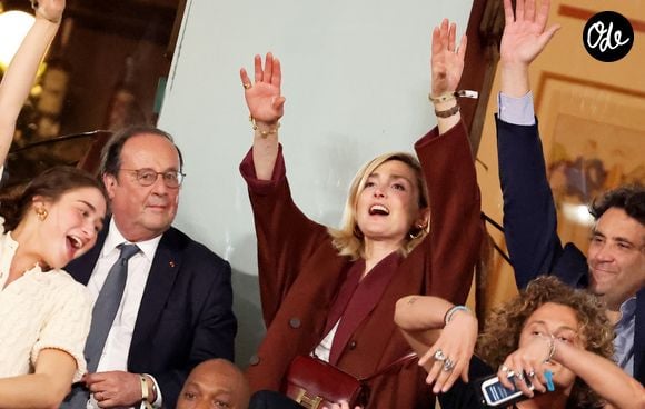 Loin des protocoles officiels habituels, l'ancien président et son épouse ont partagé des moments d'une grande spontanéité.

François Hollande et sa femme Julie Gayet assistent aux Internationaux de France de tennis de Roland Garros 2024 à Paris, le 4 juin 2024. 

© Jacovides-Moreau/Bestimage