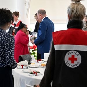 Le prince Albert II de Monaco, sa femme la princesse Charlene et Camille Gottlieb ont remis les traditionnels colis de Noël aux aînés monégasques dans la meeting room du Yacht Club de Monaco dans le cadre de festivités de fin d'année de la Principauté de Monaco, le 12 décembre 2024. © Bruno Bebert/Pool Monaco/Bestimage