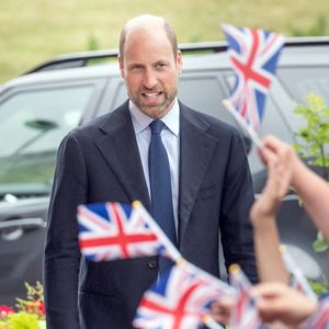 "C'est comme si Kate devait se mettre à la place de Diana. Elle est si souvent comparée à elle dans la presse, ce qui me semble injuste, car ce sont deux personnes différentes" a-t-il confié au sujet de celui qui vit toujours avec son épouse à Adelaïde Cottage, dans la ville de Windsor.

Le prince de Galles a visité l'école secondaire Meadowhead de Sheffield, dans le cadre de sa visite dans la ville pour célébrer le deuxième anniversaire du programme Homewards. Avec le soutien de Homewards, l'école Meadowhead a mis en œuvre Upstream, une enquête d'intervention précoce visant à identifier les jeunes les plus exposés au risque de sans-abrisme et à leur apporter, ainsi qu'à leurs familles, le soutien dont ils ont besoin, à Sheffield, au Royaume-Uni. Photo : Danny Lawson/PA Wire/ABACAPRESS.COM