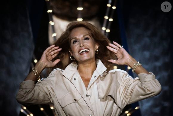 En France, à Paris, Dalida sur le plateau d'une émission en avril 1983 (Bernard LEGUAY via Bestimage).