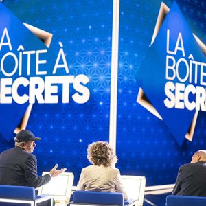 Exclusif - Garou, Mireille Dumas et François Berléand lors de l'enregistrement de l'émission "La Boîte à secrets", présentée par F.Bollaert et diffusée le 26 septembre 2025 sur France 3, dans les studios du Lendit à Saint-Denis, Seine Saint-Denis, France, le 8 septembre 2025. © Pierre Perusseau/Bestimage
