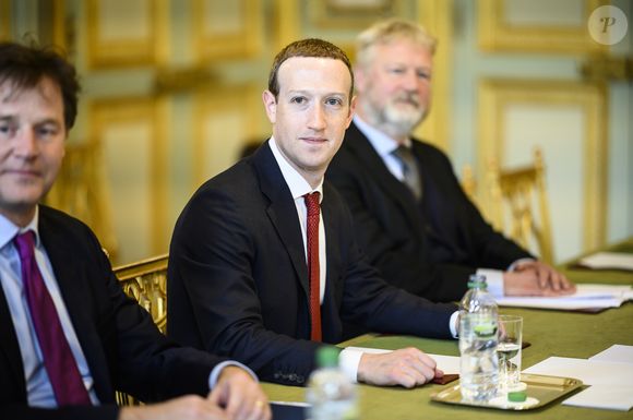 Le président Emmanuel Macron lors d'un entretien avec Mark Zuckerberg, le PDG de Facebook au palais de l'Elysée à Paris le 10 mai 2019.

© Eliot Blondet / Pool / Bestimage