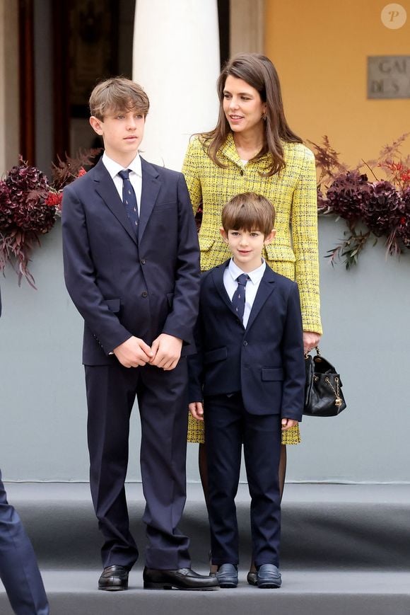 Charlotte Casiraghi et ses enfants Raphaël Elmaleh,  Balthazar Rassam - La famille princière monégasque dans la cour d'honneur du palais lors de la la fête nationale à Monaco le 19 novembre 2025. © Dominique Jacovides - Bruno Bebert / Bestimage