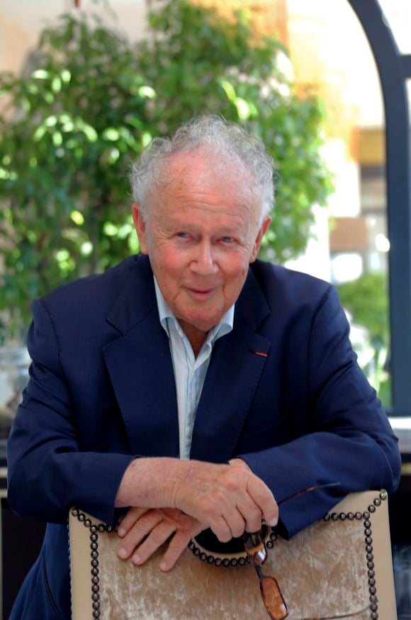 Philippe Bouvard est une icône des médias français

Exclusif - Philippe Bouvard pose à Cannes