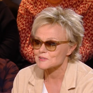 Muriel Robin invitée sur le plateau de "Quelle époque !" sur France 2 le 20 décembre 2025.