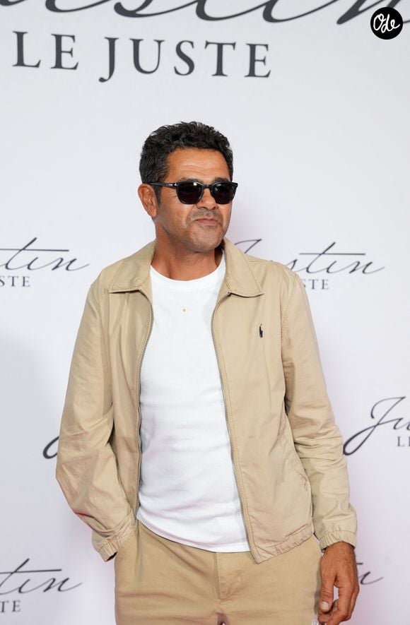 Dans les tribunes VIP, Jamel Debbouze a notamment vécu une soirée mémorable avec son fils Léon, 17 ans. 

Jamel Debbouze lors de la première du film "Justin le Juste" au cinéma UGC Ciné Cité Les Halles à Paris le 14 septembre 2026. © Anne-Sophie Guebey / Bestimage