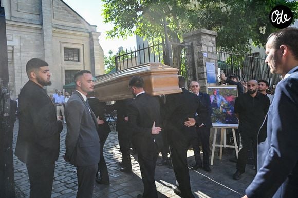 Le cercueil  - Obsèques de Vincent Belorgey alias "Kavinsky" en l'église Saint-Pierre-de-Montmartre le 12 août 2026.

© Christian Liewig / Bestimage