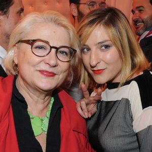 Josiane Balasko et sa fille Marilou Berry - Zahia Dehar ouvre sa patisserie-boudoir ephemere chez l'Eclaireur a Paris

JLPPA / Bestimage