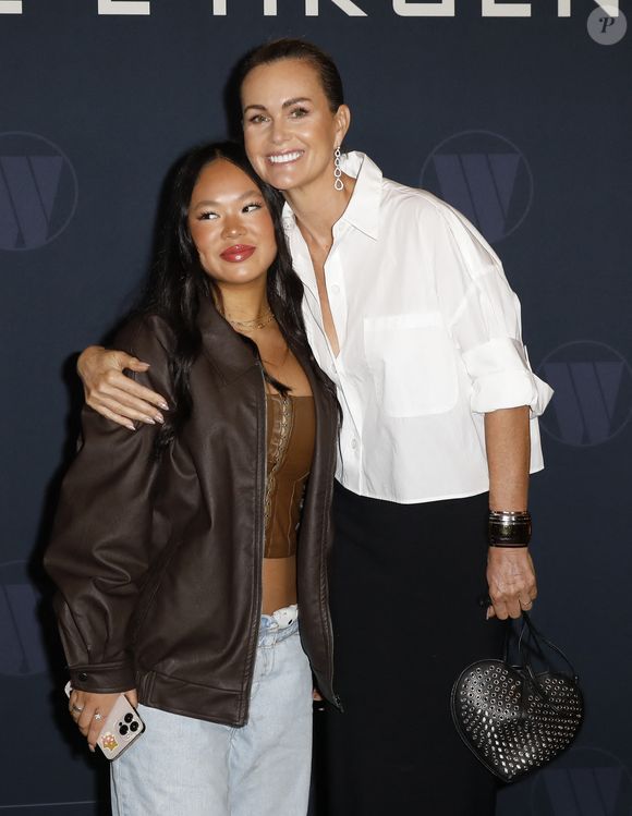 Laeticia Hallyday et sa fille Joy - Avant-Première du film "Largo Winch "Le Prix de L'argent" au cinéma le Grand Rex à Paris

© Marc Ausset-Lacroix/Bestimage