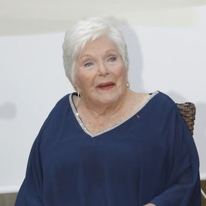 "À bientôt 97 ans (un anniversaire qu'elle fêtera en juillet prochain, ndlr), j'aperçois le bout du chemin, bientôt je ne serai plus là, mais vous, vous serez là ! Avec vos dons, vos forces et votre conviction. Et alors vous vous souviendrez de cette soirée, de ce combat initié ensemble"

Exclusif - Line Renaud  - Inauguration de la place Line Renaud a Rueil-Malmaison
© Jlppa / Bestimage
