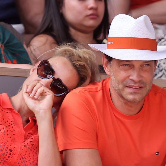 Elodie Gossuin et son mari Bertrand Lacherie - Tribunes lors des Internationaux de France de Tennis de Roland Garros 2026. Paris, le 30 mai 2026. ©  Dominique Jacovides / Bestimage