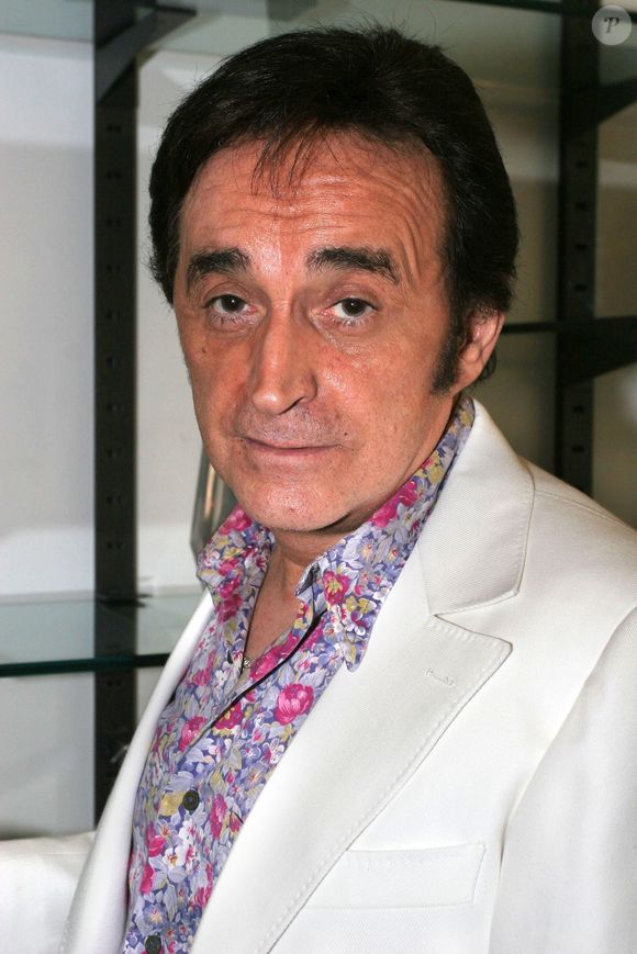 Le chanteur français Dick Rivers à la soirée Europa Corp qui s'est tenue à la plage de l'Evasion à Cannes, dans le sud de la France, le 14 mai 2005, dans le cadre du 58ème Festival International du Film de Cannes. Photo by Benoit Pinguet/ABACA